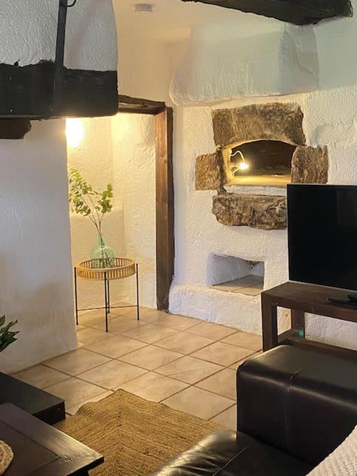 Spacious 1 Bed Home With Shared Pool Champagnac-la-Rivière 外观 照片